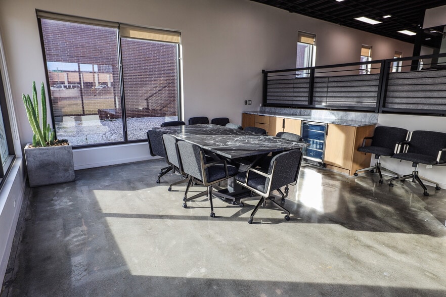 605 NW 4th St, Oklahoma City, OK for sale - Interior Photo - Image 2 of 13