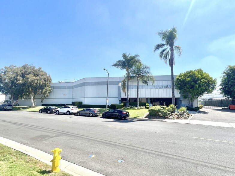 17050-17100 S Margay Ave, Carson, CA à louer - Photo du bâtiment - Image 2 de 7