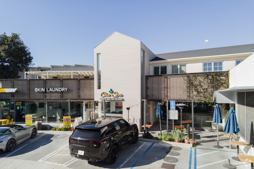 11723-11733 Barrington Ct, Los Angeles, CA for lease - Building Photo - Image 1 of 4