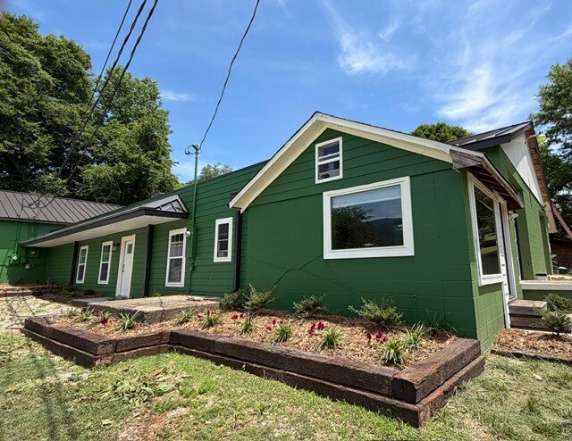 68 Circle Dr, Marion, NC à vendre - Photo du bâtiment - Image 2 de 29