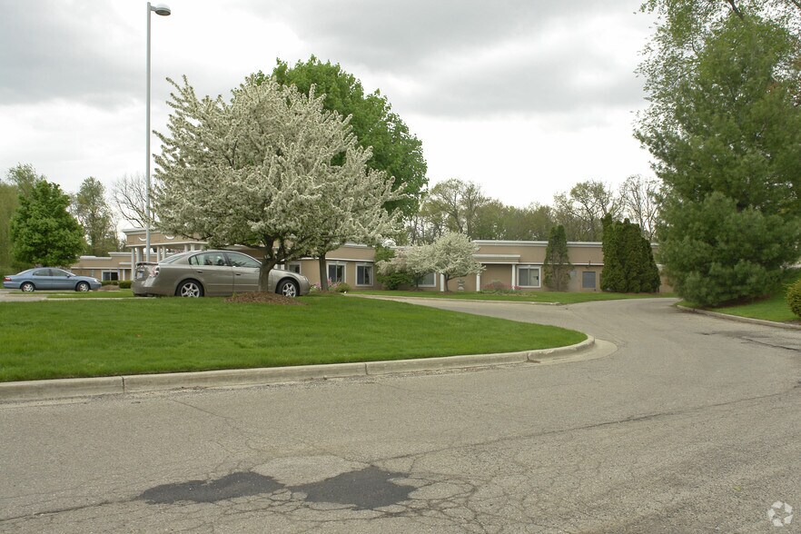 1157 Medical Park Dr SE, Grand Rapids, MI à vendre - Photo du bâtiment - Image 2 de 4