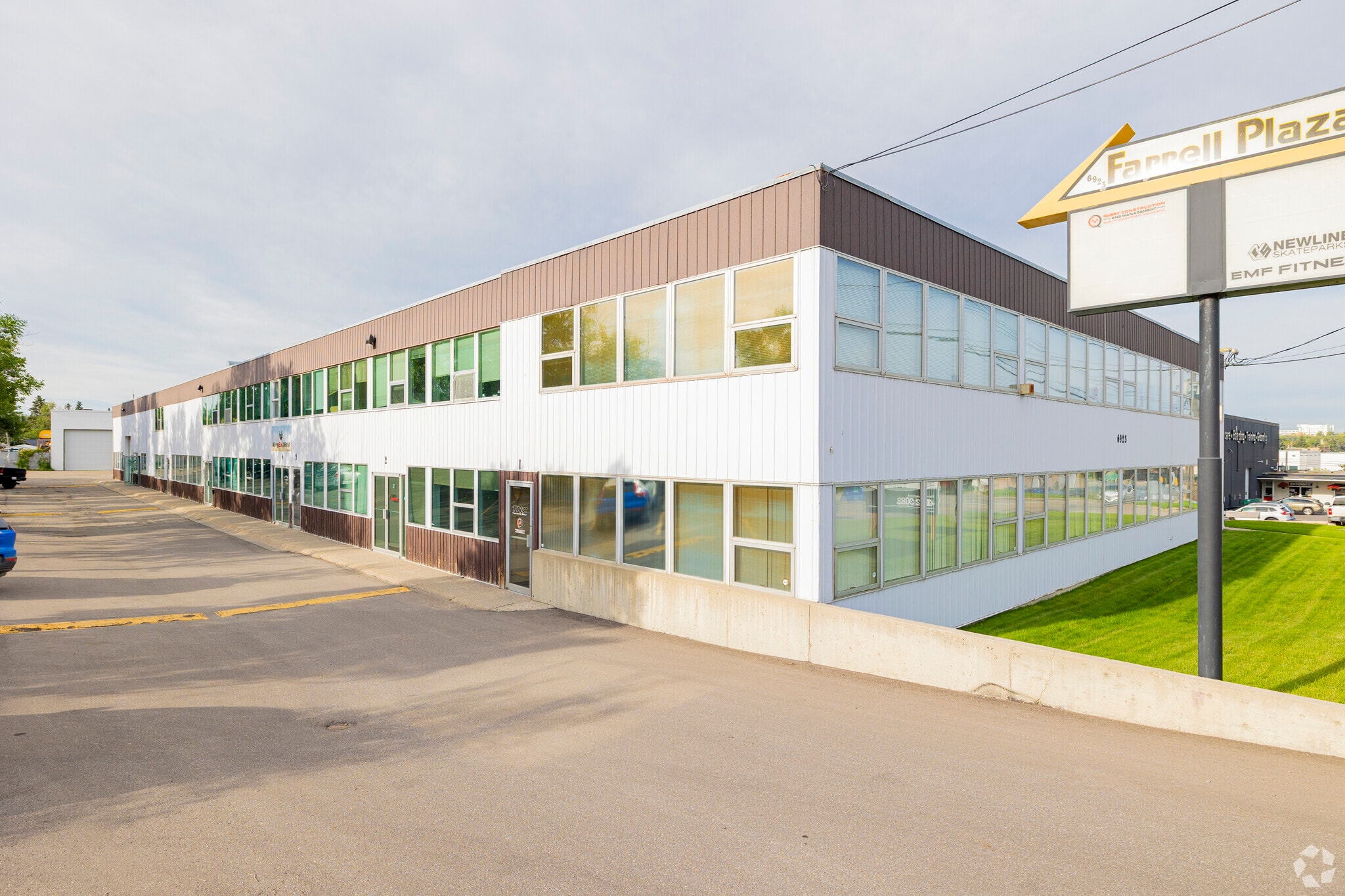 6923 Farrell Rd SE, Calgary, AB for lease Primary Photo- Image 1 of 9