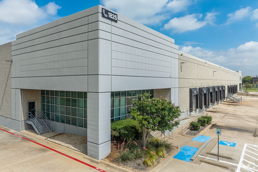 1825 Westpark Dr, Grand Prairie, TX for lease - Building Photo - Image 1 of 23