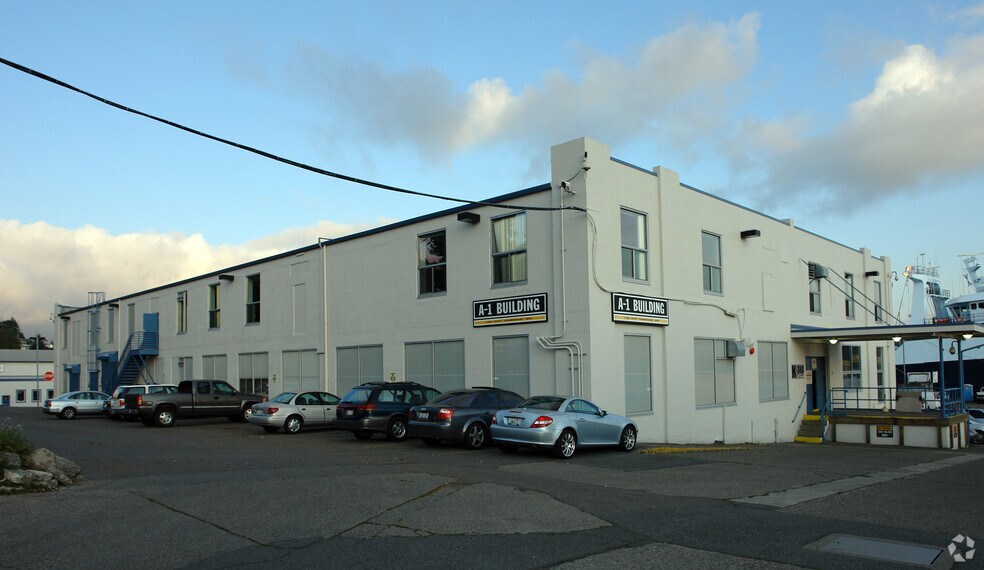 2700 W Commodore Way, Seattle, WA à louer - Photo du bâtiment - Image 2 de 3