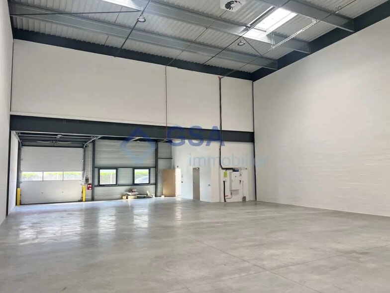 Office in Corbeil-Essonnes for lease - Building Photo - Image 1 of 9