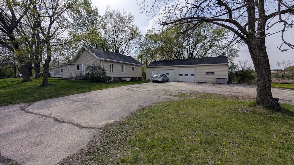 1251 Maloney Rd, Kaukauna, WI à vendre - Photo du bâtiment - Image 3 de 24