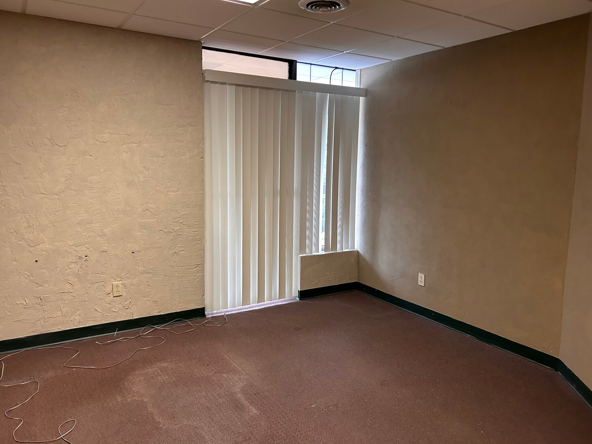 1 Kenilworth Knoll, Asheville, NC for lease Interior Photo- Image 1 of 6