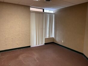 1 Kenilworth Knoll, Asheville, NC for lease Interior Photo- Image 1 of 6