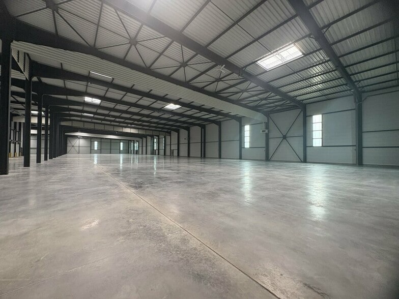 17 Avenue De L'Etang, Croissy-Beaubourg for lease - Interior Photo - Image 2 of 4