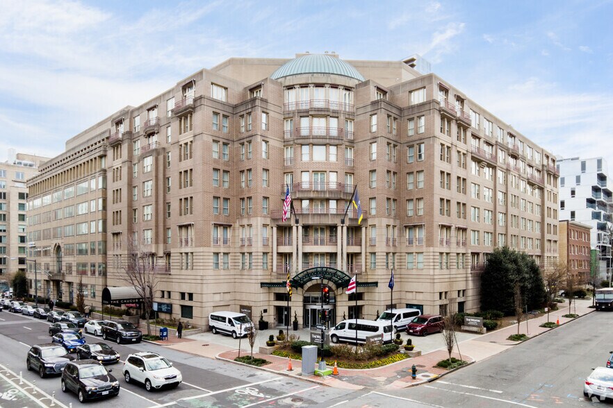 2350 M St NW, Washington, DC à louer - Photo du bâtiment - Image 2 de 3