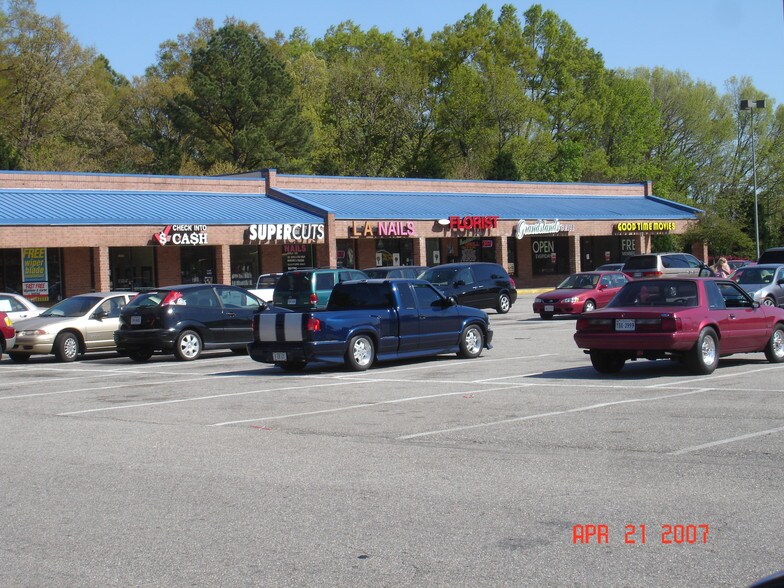 954 J Clyde Morris Blvd, Newport News, VA à louer - Photo du bâtiment - Image 3 de 4