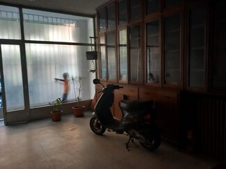 Plus de détails pour Multi-résidentiel à vendre