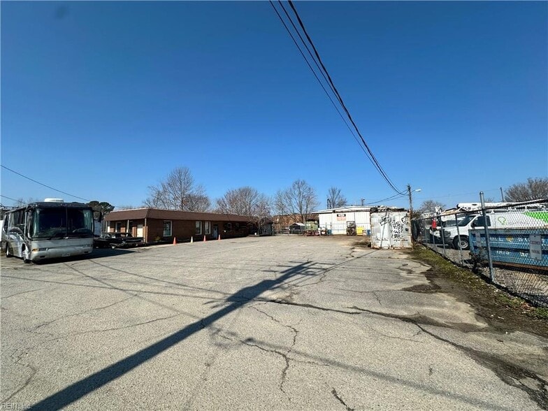 1702 Southern Blvd, Virginia Beach, VA for sale - Building Photo - Image 1 of 6