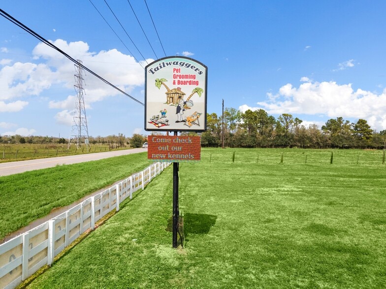 1115 Dickinson Ave, Dickinson, TX for sale - Building Photo - Image 3 of 15