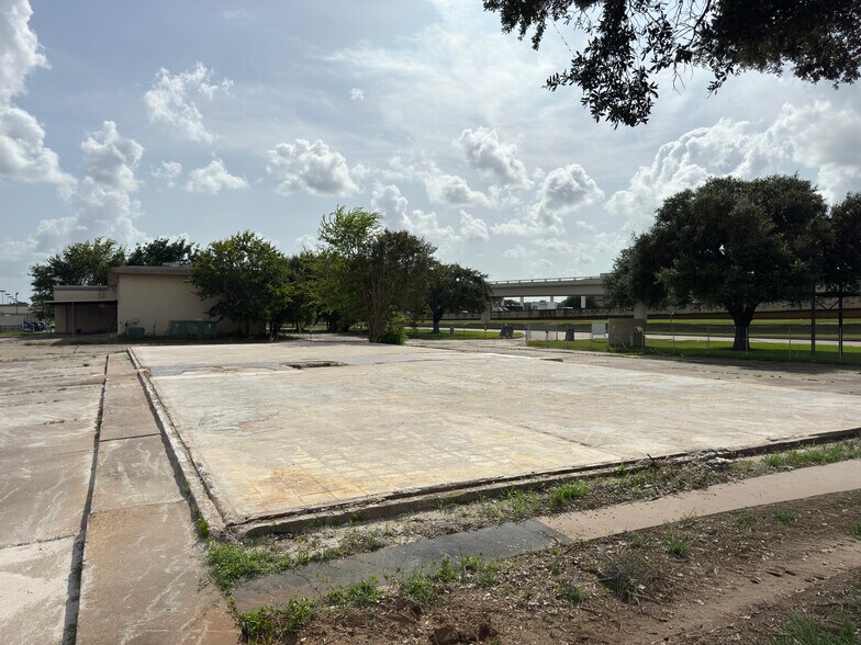 13401 Southwest Fwy, Sugar Land, TX à vendre - Photo principale - Image 2 de 2