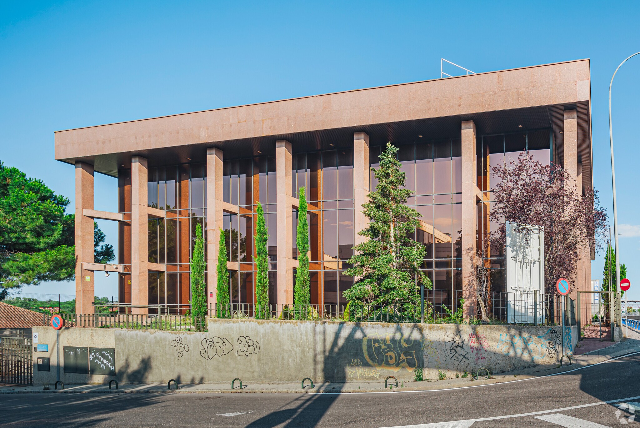 Calle Navaluenga, 2, Las Rozas de Madrid, Madrid for lease Primary Photo- Image 1 of 9