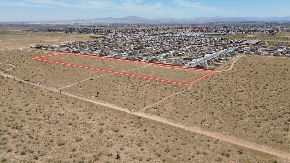 0 Saddleback Dr, Adelanto, CA à vendre - Photo du bâtiment - Image 3 de 6