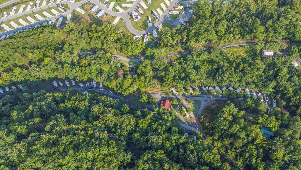 251 Spring Valley Rd, Pigeon Forge, TN à vendre - Photo du bâtiment - Image 3 de 53