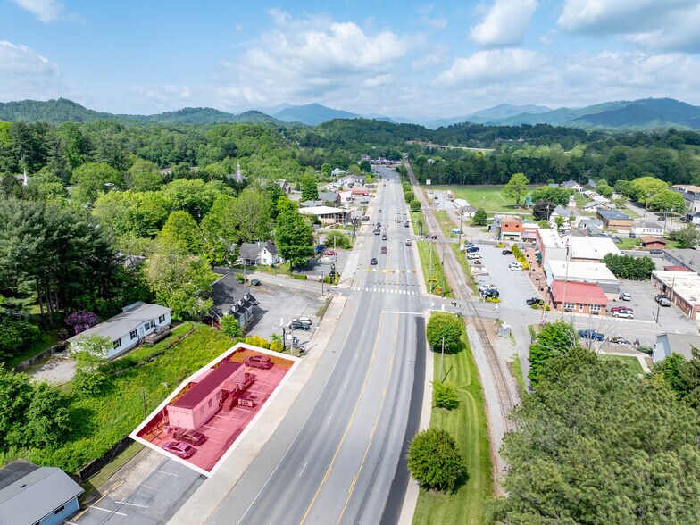 8305 Carolina Blvd, Clyde, NC à vendre - Photo du bâtiment - Image 1 de 8