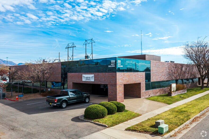 5550 Midway Park Pl NE, Albuquerque, NM for lease - Primary Photo - Image 1 of 6