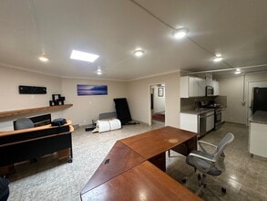 7304 Canby Ave, Reseda, CA à louer Photo intérieure- Image 2 de 7