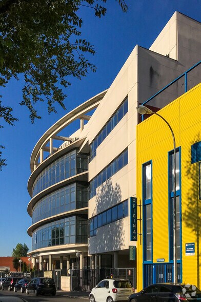 Commerce de détail dans Madrid, Madrid à louer - Photo du bâtiment - Image 3 de 3