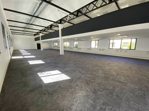 33 Avenue Du Docteur Georges Lévy, Vénissieux for lease Interior Photo- Image 2 of 4