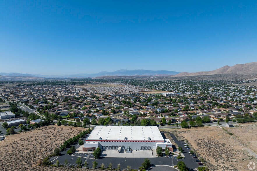 150 Circuit Ct, Sparks, NV à louer - Photo du bâtiment - Image 3 de 4