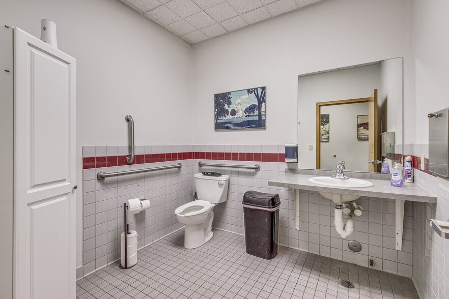 10220 73rd Ave S, Maple Grove, MN for lease - Building Photo - Image 3 of 21