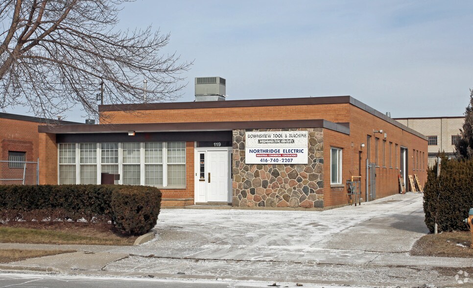 119 Milvan Dr, Toronto, ON à vendre - Photo du bâtiment - Image 2 de 2
