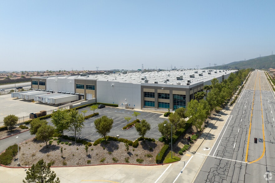 17335 Glen Helen Pky, San Bernardino, CA for lease - Building Photo - Image 2 of 8