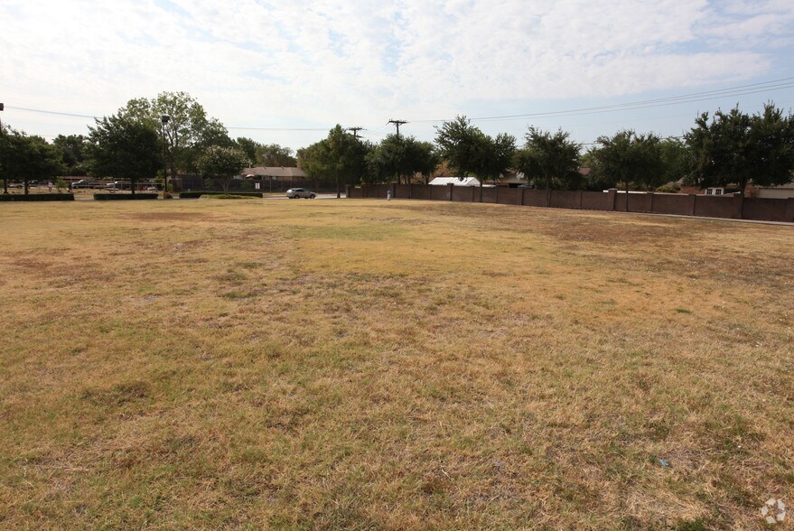 7803 Alma Dr, Plano, TX à louer - Photo du bâtiment - Image 3 de 5
