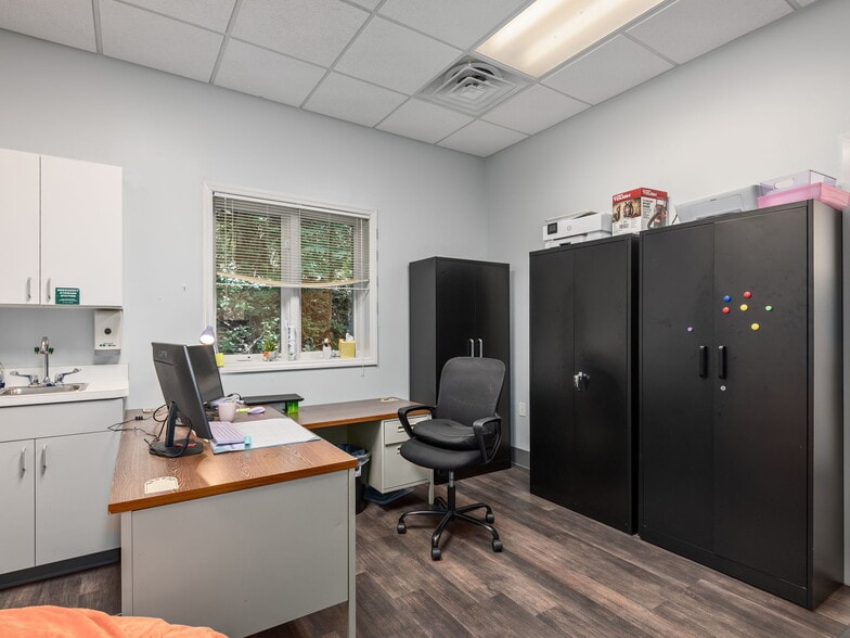 7 Walden Ridge Dr, Asheville, NC for sale - Building Photo - Image 3 of 15