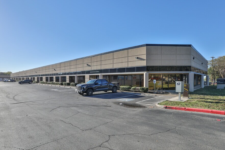 5626-5648 Randolph Blvd, San Antonio, TX à louer - Photo du bâtiment - Image 2 de 6