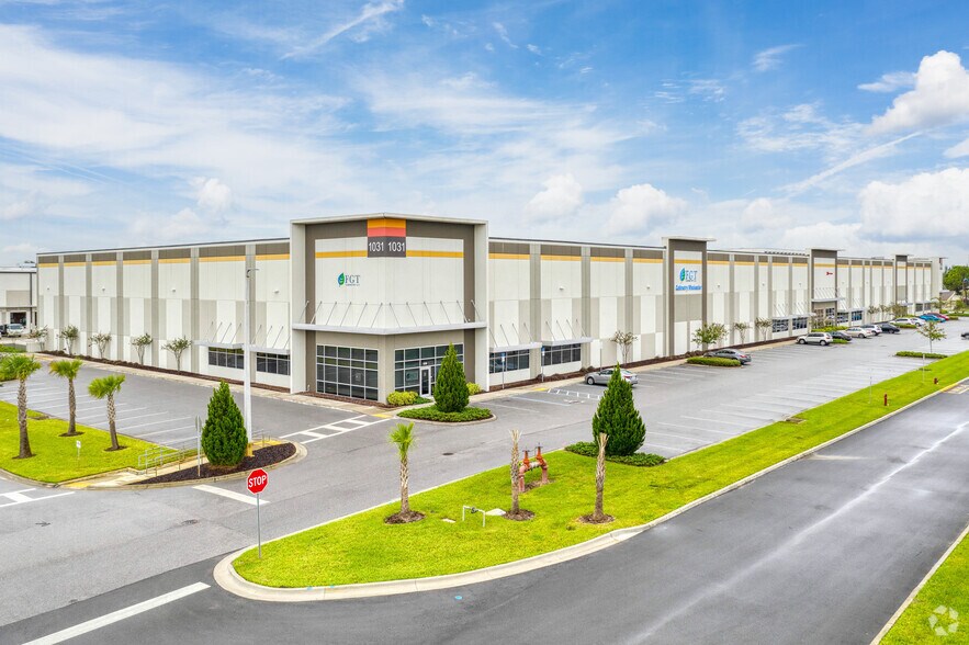 1030 Crews Commerce Pky, Orlando, FL à louer - Photo du bâtiment - Image 2 de 11