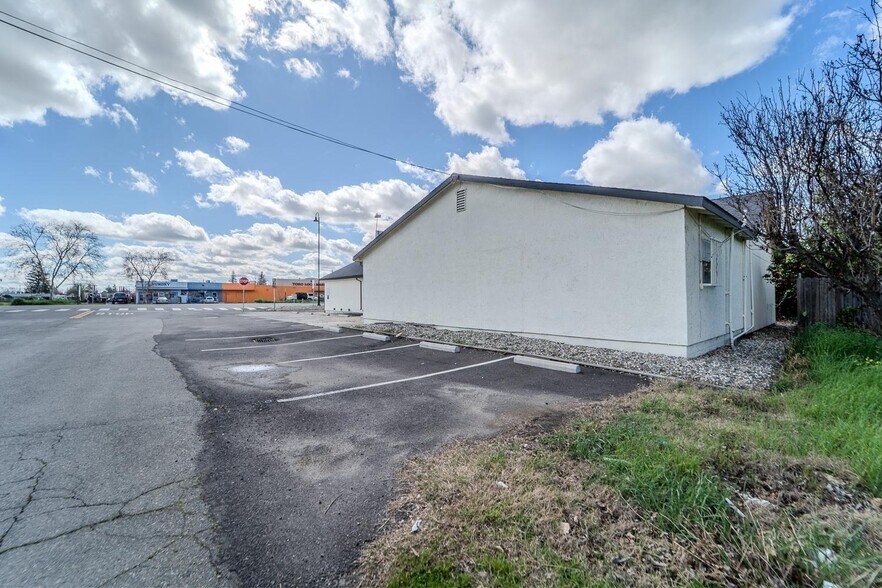 1835 N Beale Rd, Marysville, CA à vendre - Photo du bâtiment - Image 3 de 28