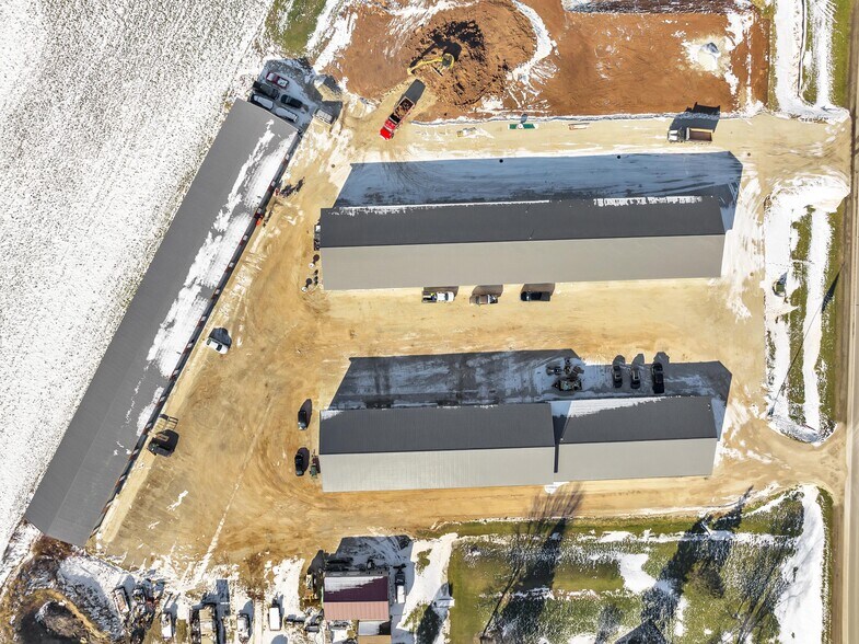 5254 County Road R, Denmark, WI à louer - Photo du bâtiment - Image 2 de 32