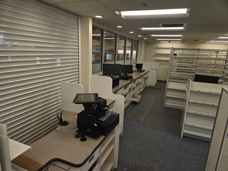 75-81 Vandenburgh Ave, Troy, NY à louer - Photo du bâtiment - Image 3 de 11