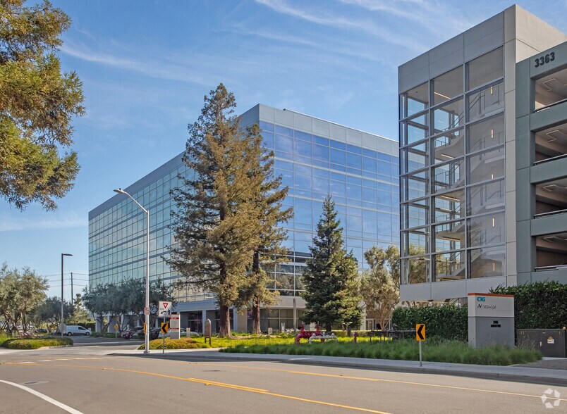 2445 Augustine Dr, Santa Clara, CA à louer - Photo du bâtiment - Image 2 de 22