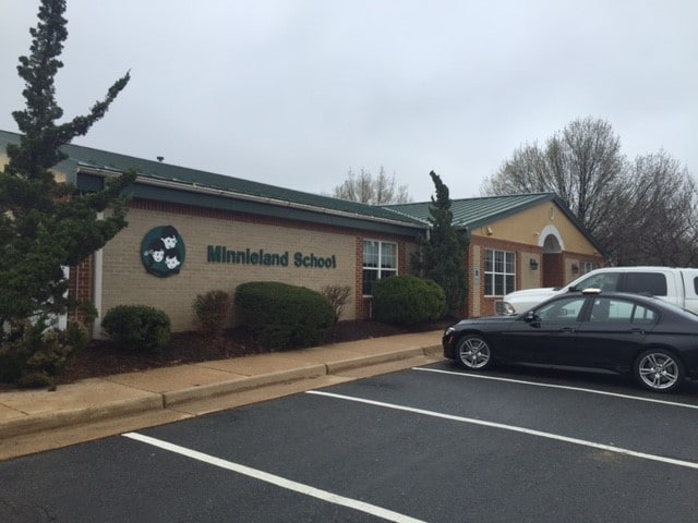 5707 Salem Run Blvd, Fredericksburg, VA à vendre - Photo du bâtiment - Image 3 de 11