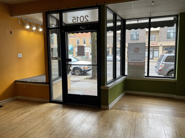 2011-2015 E Michigan Ave, Lansing, MI for lease - Lobby - Image 2 of 5