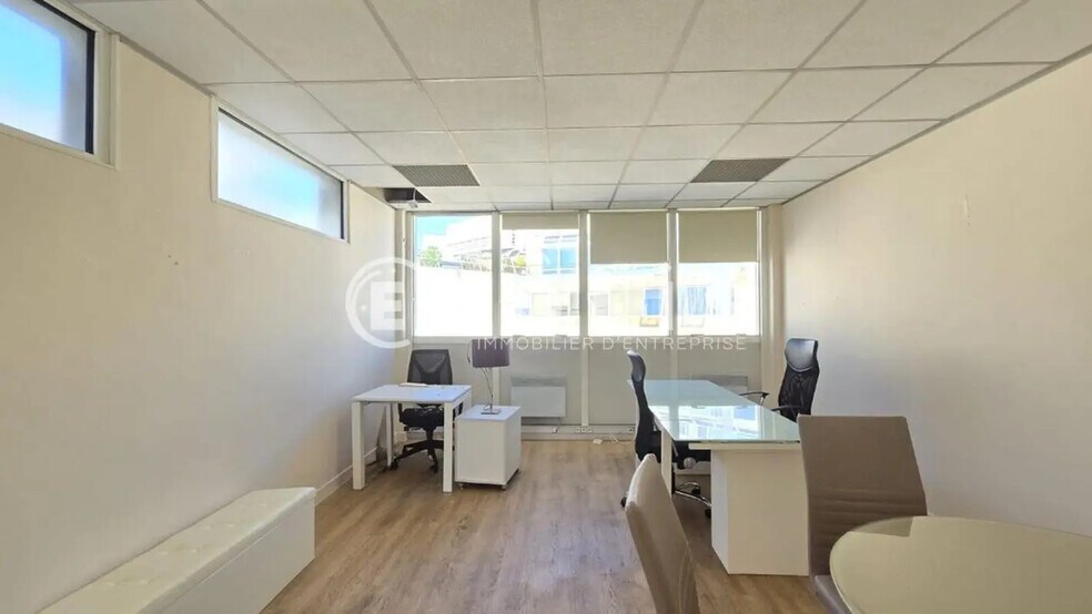 Office in Levallois-Perret for lease - Interior Photo - Image 2 of 16