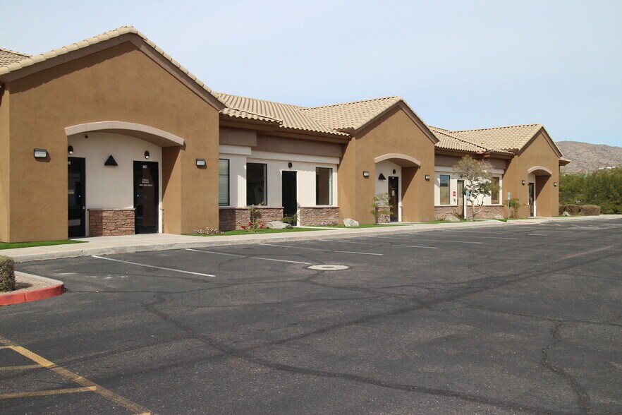 16675 S Desert Foothills Pky, Phoenix, AZ à louer - Photo du bâtiment - Image 2 de 7