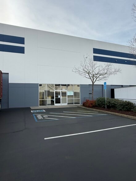 256 Sutton Pl, Santa Rosa, CA for lease - Building Photo - Image 2 of 11