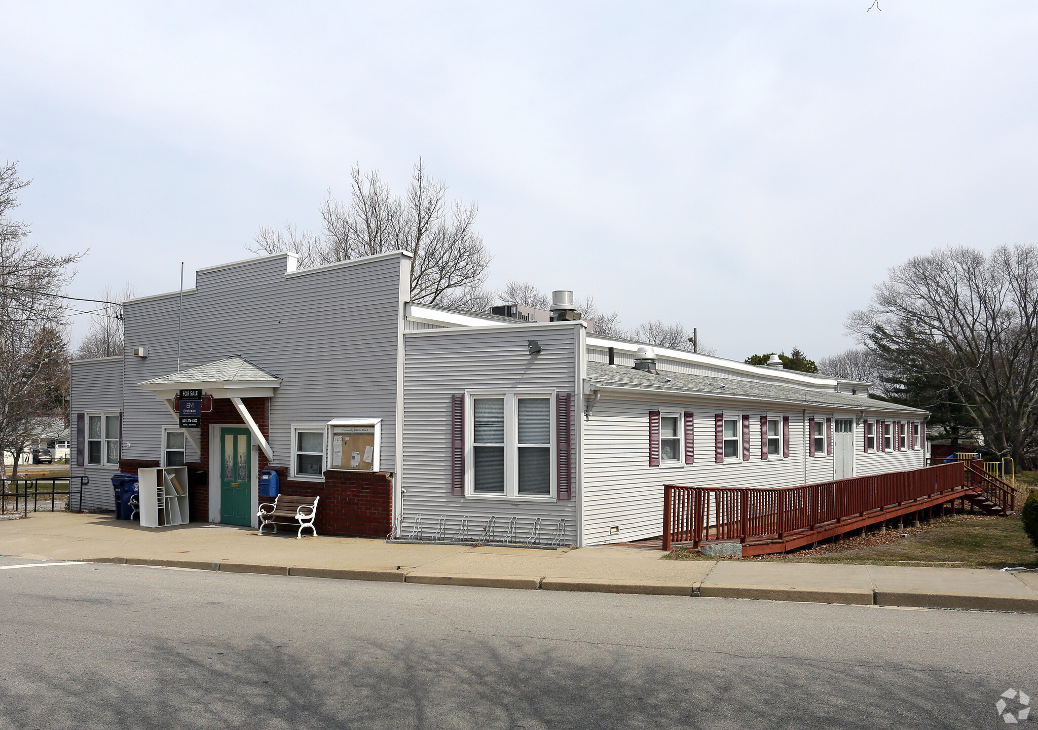 830 Oakland Beach Ave, Warwick, RI à vendre Photo principale- Image 1 de 1