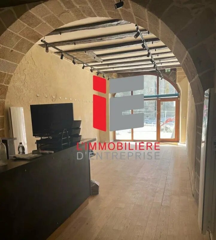 Retail in Hennebont for lease Primary Photo- Image 1 of 5