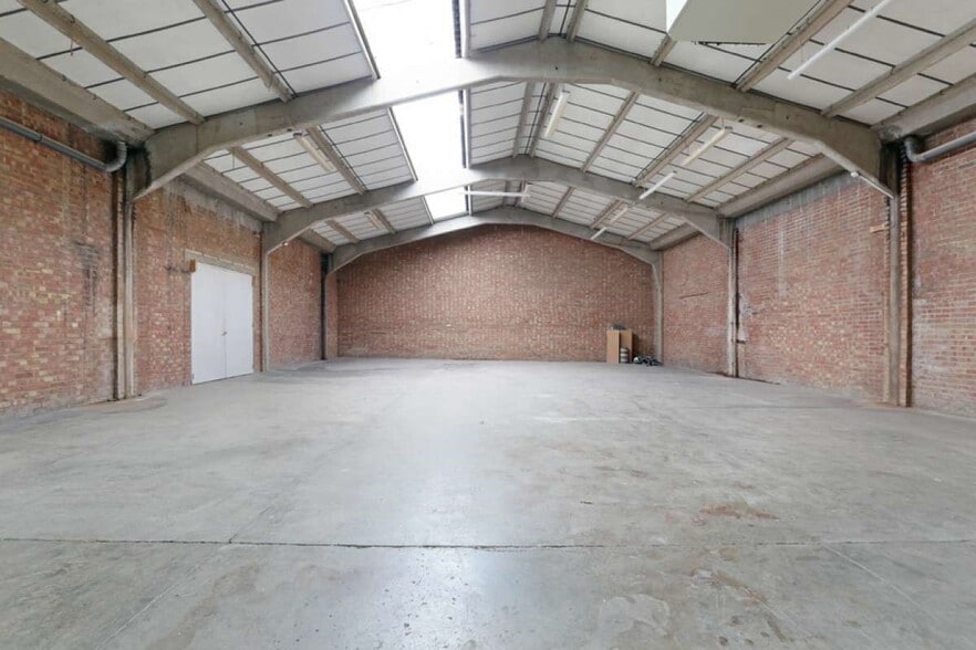 28-30 St Andrews Rd, London for lease - Building Photo - Image 1 of 3