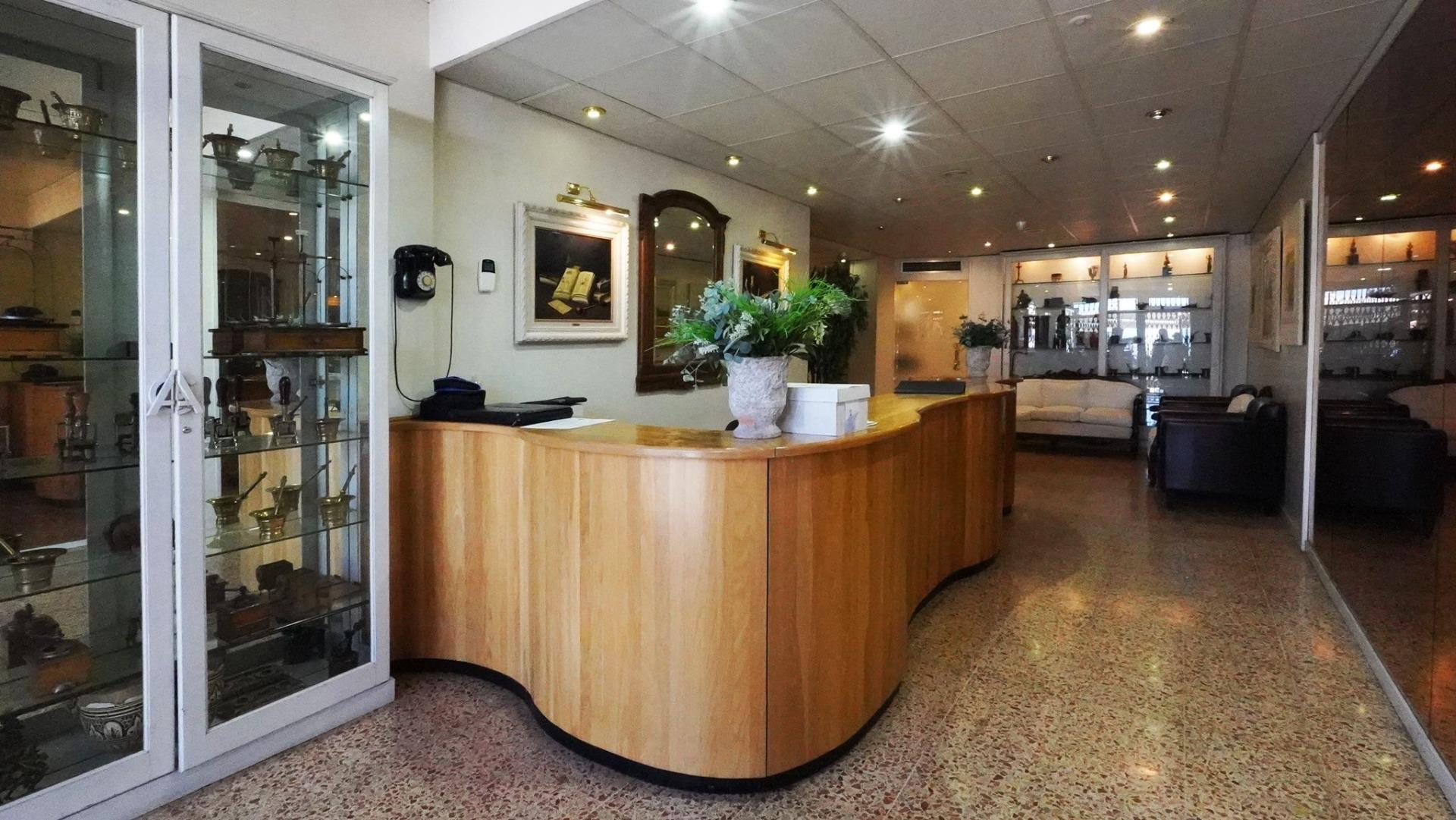 Bureau/Commerce de détail dans Barberà del Vallès, Barcelona à louer Hall d’entrée- Image 1 de 4