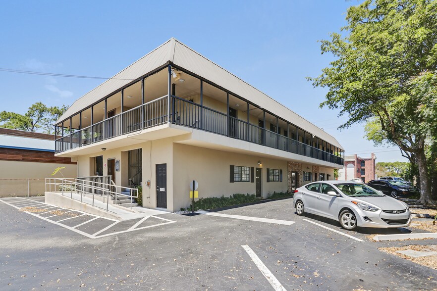 1650 NE 26th St, Wilton Manors, FL à vendre - Photo du bâtiment - Image 3 de 4