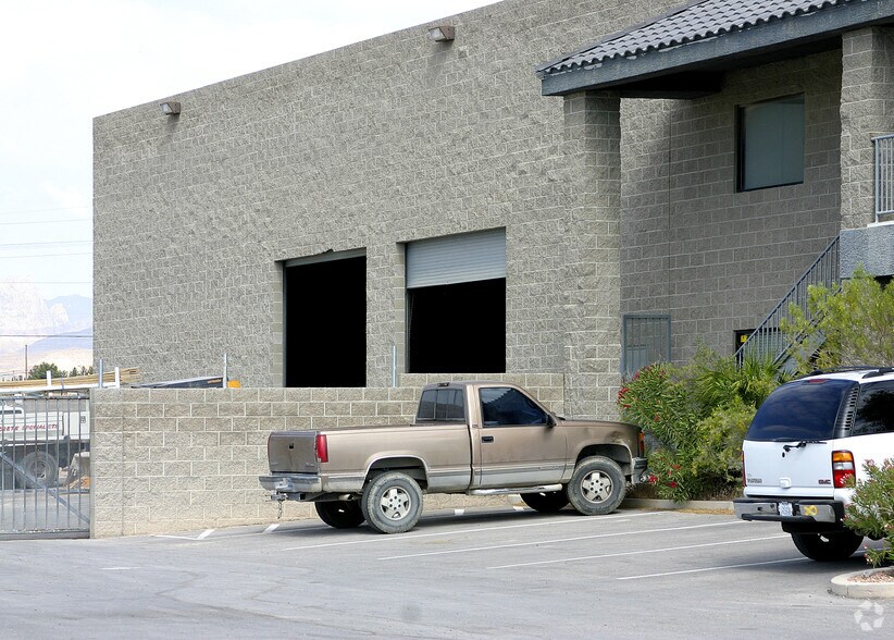 9165 S Jones Blvd, Las Vegas, NV à louer - Photo du bâtiment - Image 3 de 14